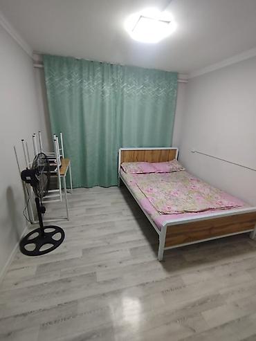 Сдаётся компактная комната с отдельным входом. - Планировка: спальное