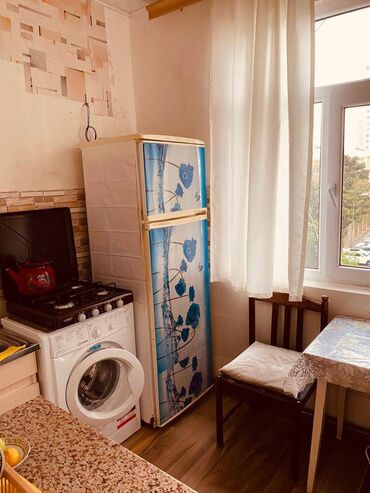 Uzunmüddətli kirayə mənzillər: Əcəmi metrosunun yaxınlığında 5 mertebeli binanın 5-ci mərtəbəsində — 6