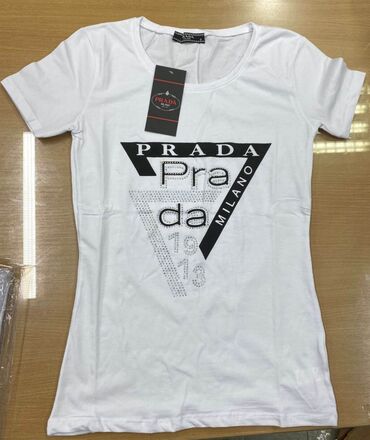 Majice kratkih rukava: Zenske majice
S.m.l
1800 — 1