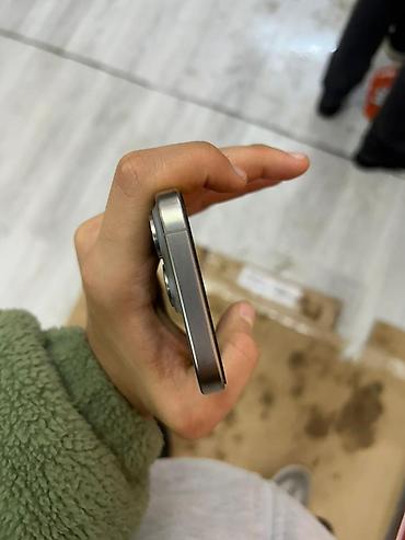 iphone 50: IPhone 15 Pro, 128 GB, Gümüşü, Qırıq — 6