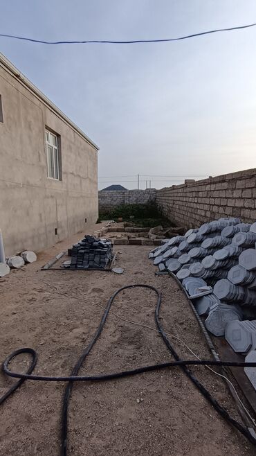 Həyət evləri və villaların satışı: Xəzər rayonu, Binə Atçılıq ərazisində həyət evi satılır. - Torpaq: 4 — 7