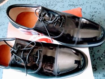 kupalnik razmer 40: Мужская обувь, кожаные лакированные. Размер 40. Качество люкс