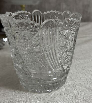 Duz istiot qabları: Kəsimli kristal şüşə qab - Material: qalın kristal şüşə - Dizayn