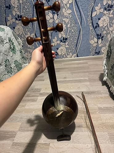 Musiqi alətləri: Kamança – milli yaylı musiqi aləti - Material: cilalanmış ağac — 1