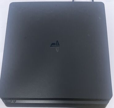 сони плейстейшен 4: Продаю PlayStation 4 Slim 500gb в идеальном состоянии, почищена