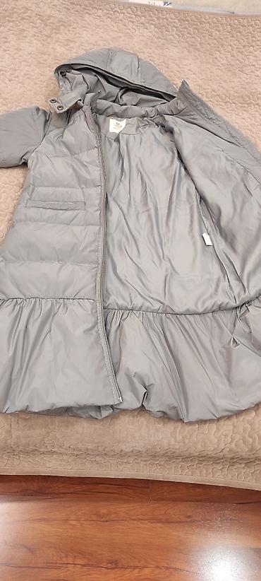 Верхняя одежда: Куртка плащ на девочку пуховик, на 8, 9 лет состояние отличное цвет — 4