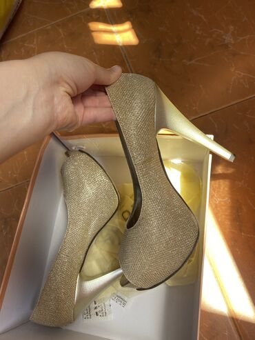 Tuflilər: Tuflilər, Ölçü: 36, rəng - Qırmızı, İşlənmiş — 9