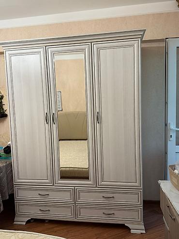 ayna qapi: Yeni, 3 qapılı, Güzgülü, Ağ, Açılan, Düz dolab — 1