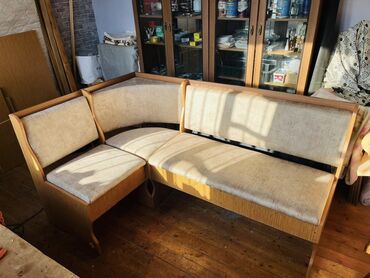 Kunc metbex divani yenidir 280 azn stol stulu da var elave 130 azn 1