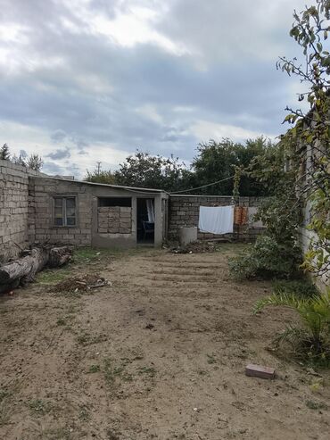 xutor ev: Həyət evi satilir.172 nömrəli avtobus dayanacağından 50 m içəridə