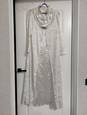 шёлковое платье: Вечернее платье, Длинная модель, С рукавами