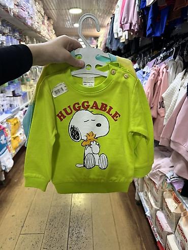 white: Детский свитшот «HUGGABLE» с принтом Снупи - Яркий салатовый цвет - — 1