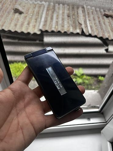 Другие мобильные телефоны: Два телефона. 1) Кнопочный раскладной телефон NTT Docomo (японская — 3