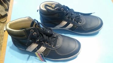 мужская одежда trussardi: Новые кроссовки из Германии 42 размер, ZEN age стоимостью 6990 с