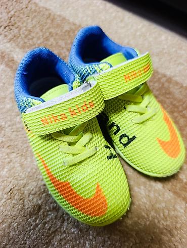 nike react: Детские кроссовки/бутсы для зала или искусственного покрытия. - — 1