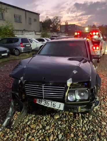 стекло подъёмник на спринтер: Mercedes-Benz W124: 1990 г., 2.3 л, Автомат, Бензин, Седан