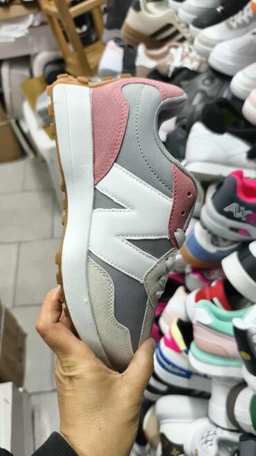 Women's Sneakers and athletic shoes: New Balance, bоја - Šareno — 2