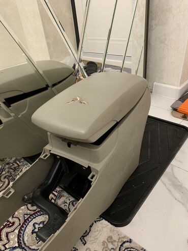 подлокотник на степ: Оригинал подлокотник на Toyota Camry 40, 45 Цвет бежевый Состояние