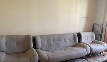 купить диван в бишкеке: Срочно продаю Б/У диван 
Состояние хорошее 
Цена:15тыс.сомов