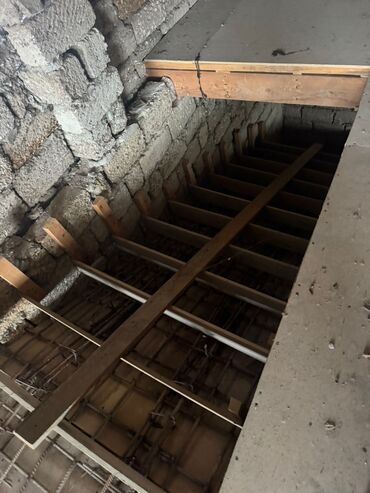 Həyət evləri və villaların satışı: Ev Şuşa Ramanada yerləşir senet var iki mərtəbəlidi heyəti 2sot yarım — 6