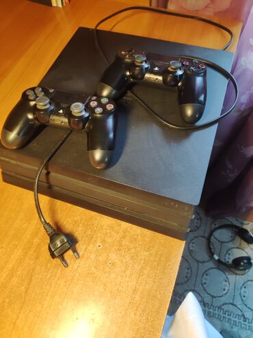 naushniki dlya sony xperia: Продам PS 4 pro в комплекте два геймпада игра Фифа 17