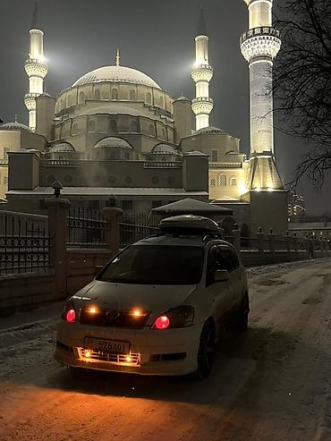 Toyota: Toyota Ipsum: 2003 г., 2.4 л, Автомат, Газ, Минивэн — 4