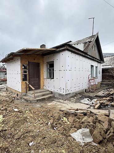 Продажа коттеджей и домов: ✨Продаётся дом в г. Бишкек, район Киркомстром✨ 📐Участок: 2,5 сотки 🏫 — 1