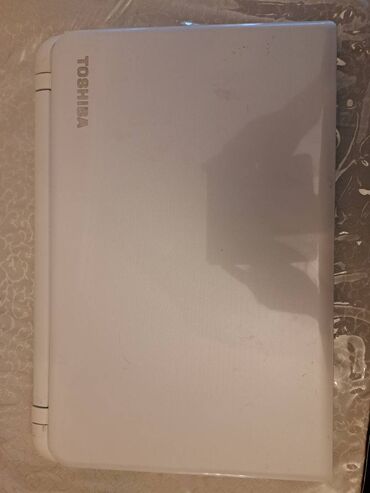 Toshiba: Toshiba notebooku satılır.Ekran zədəlidr.Korpusda qırıq var.Zapçast — 6
