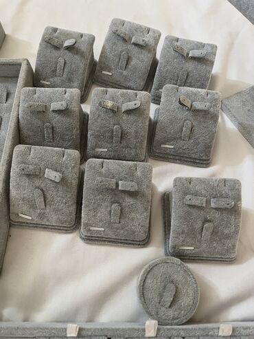 Vitrin üçün aksesuarlar: Bijuteriya üçün vitrinlər Az istifadə olunub Hamsı birlikdə 130 azn 😍 — 9