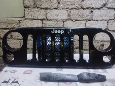 Системы охлаждения и нагревания: Jeep Wrangler modeli üçün qara rəngdə ön radiator barmaqlığı. Bu