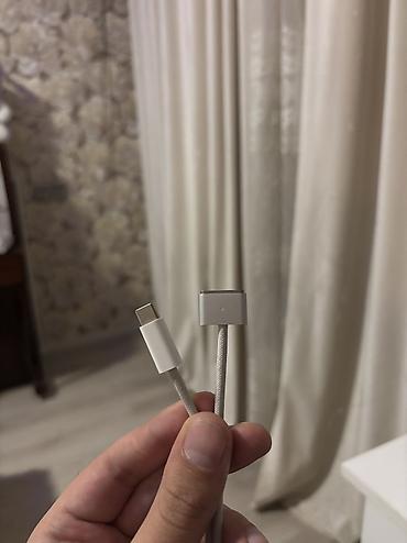 mac fen: USB-C to MagSafe 3 kabeli satılır! Apple MacBook Air/Pro M2 və daha — 2