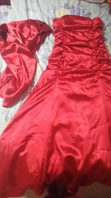ferrari ff в Кыргызстан | СУМКИ: Продаётся выпускное платье с шарфом,44размер