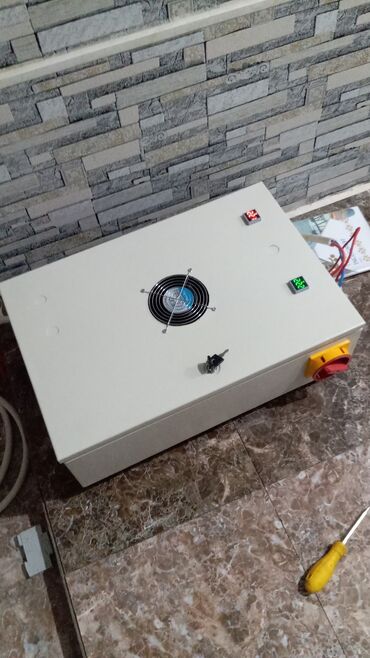 стабилизатор: 25 kVA gücündə hazırlanmış bu cərəyan gücləndiricisi zəif cərəyanı