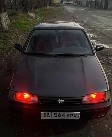 Nissan: Nissan Primera: 1991 г., 2 л, Механика, Бензин, Седан