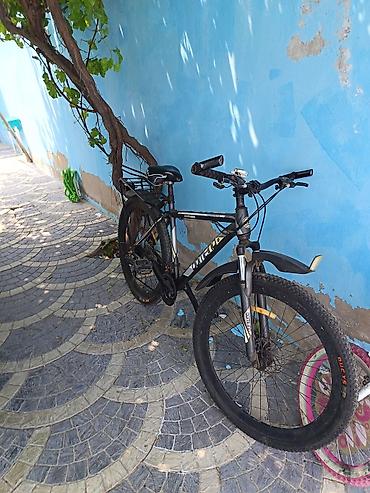 Şəhər və yüngül off-road sürüşləri üçün universal dağ velosipedi