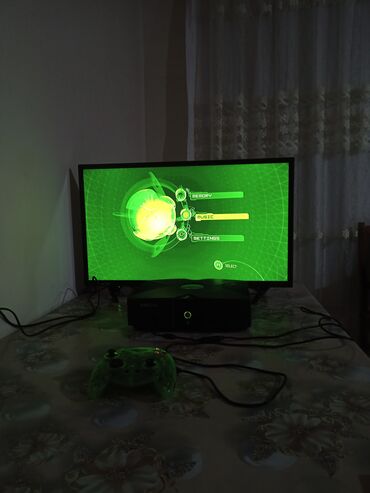 lavaş bişirən aparat: Klassik Xbox 1 pult və şunurları ilə birlikdə