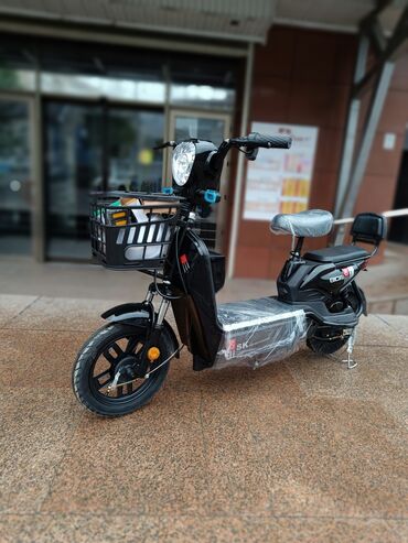 Скутеры: Электро скутер с мощностью 48v350w оснащен также педалью, что