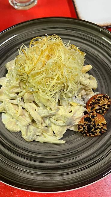 Готовые блюда, кулинария: Салаты и холодные закуски - Цезарь с креветками: хрустящие листья — 3