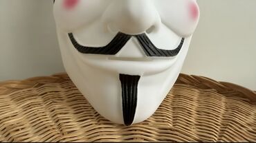 Карнавальные костюмы: Маска Гая Фокса (анонимус), белая Маска доступна в белом, серебристом — 7