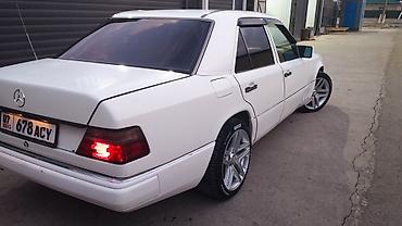 70 сом: Mercedes-Benz E-Class: 1990 г., 2.3 л, Кол менен иштөөчү, Бензин, Седан — 6