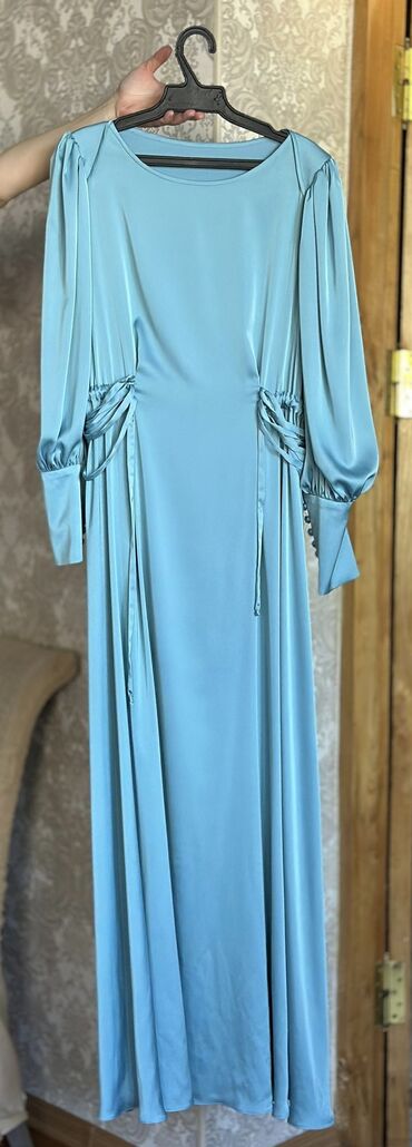 голубое платья: Вечернее платье, Длинная модель, Атлас, С рукавами