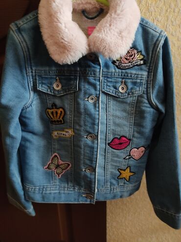 утепленная детская куртка: Продаю б/у джинсовую куртку утепленную на девочку 7-8 лет в отличном