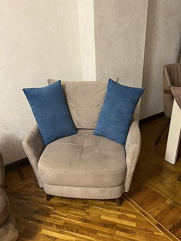 mega mebel: Geniş oturacaq sahəsi olan yumşaq kreslo - Rəng: açıq bej (nötral — 2