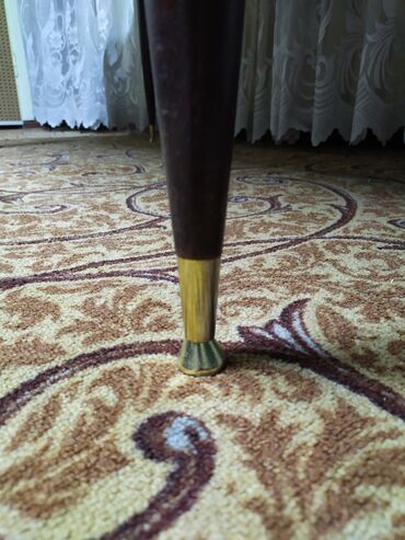 Столы для зала: ✅Продаётся раздвижной стол для гостиной или столовой. ♻️Форма — 5