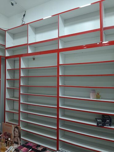 Setka vitrinləri: 14 ədəd vitrin. Müxtəlif ölçüdədir. En kiçik 70sm. En böyüyü 90m. Lak