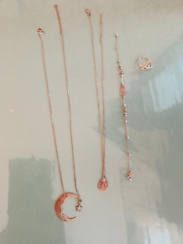 buji: Qadın aksesuar dəsti – rosegold tonlarda Tərkib: - 2 ədəd nazik — 1