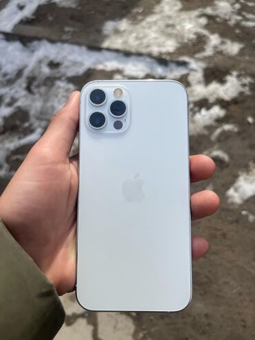 Apple iPhone: IPhone 12 Pro, Б/у, 128 ГБ, Белый, Чехол, 78 %