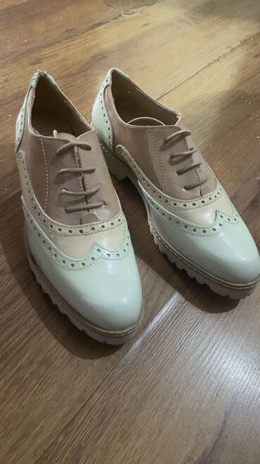 choboti 37: Продаю обувь с Германии новая брендовая 37 размер полностью лаковые