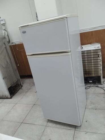 холодильник indezit: Холодильник Б/у