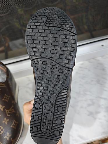 imagination louis vuitton qiyməti: Dizayn: Klassik qəhvəyi rəng üzərində all-over monoqram naxışlı üst — 4